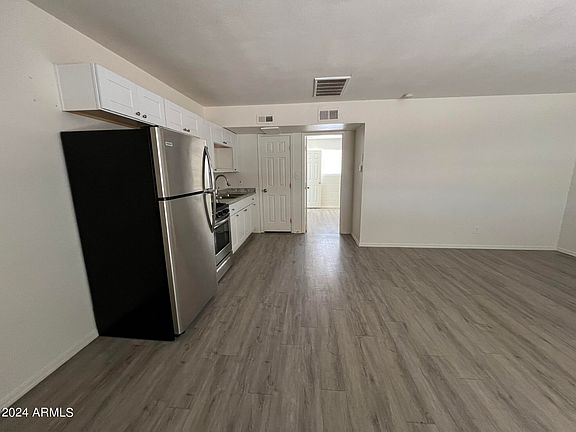 4th image of 811 E SIESTA Drive