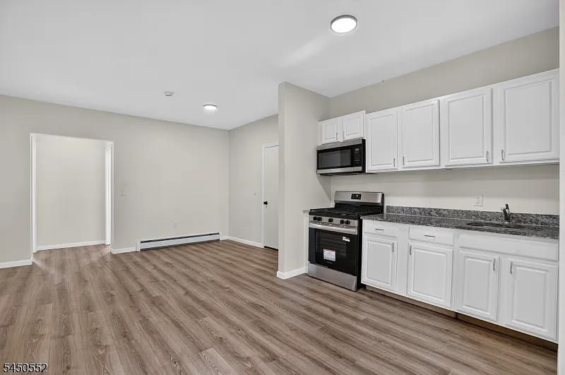 2 bed, 1.0 bath, $1,895 — Photo 3