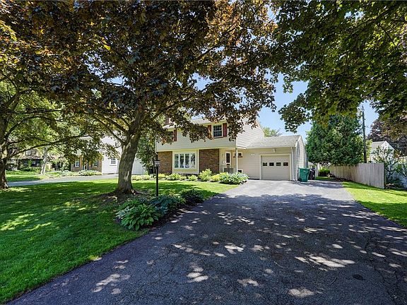 3rd image of 32 Charrington Rd