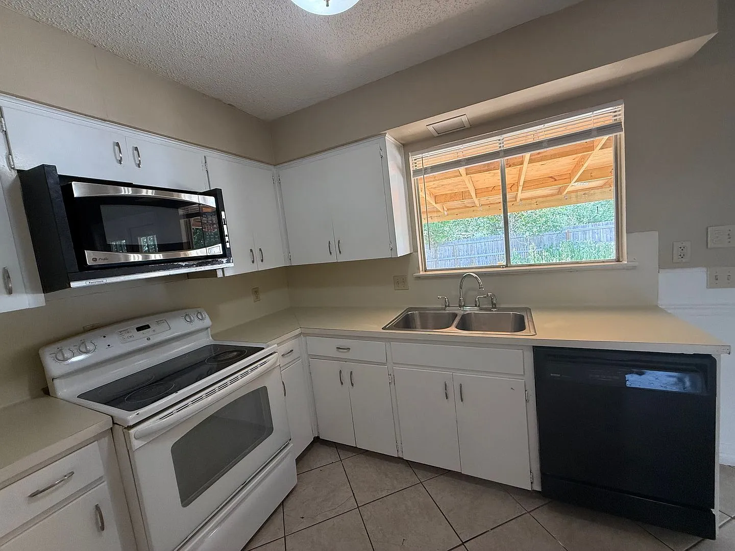 1510 Glen Burnie Dr | 3 Beds 1.5 Bath $1795 — Photo 3