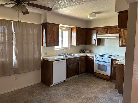 3rd image of 625 W Henderson Ave Unit A