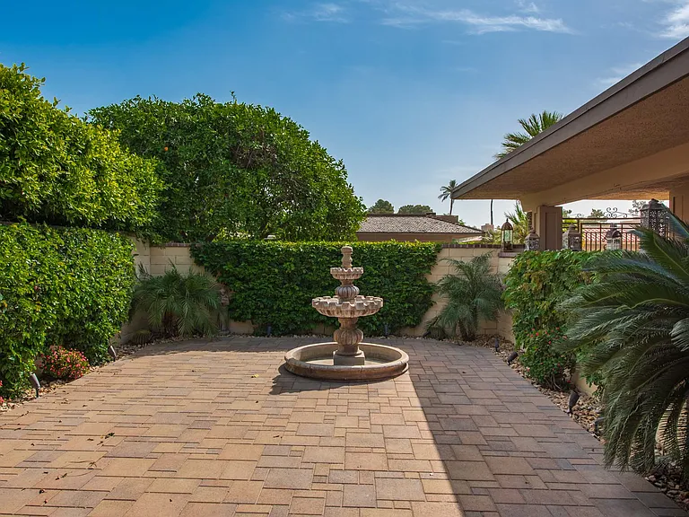101 Columbia Dr — Photo 32