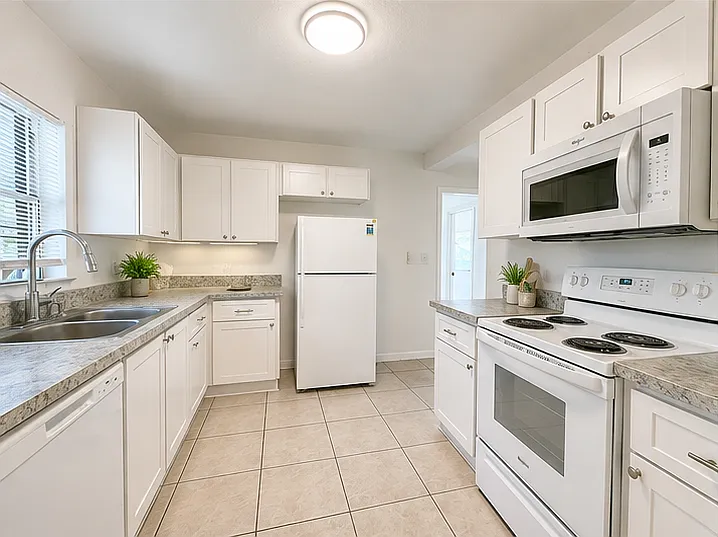 2211 W. Woodlawn Ave. - 1 — Photo 2