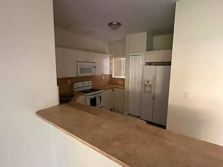 825 SW 6th Pl — Photo 5