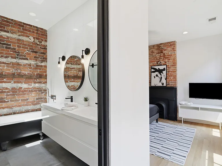 2608 E Broad St #2 — Photo 21