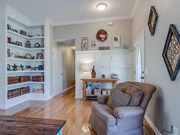 3rd image of 2123 Fernwood Dr