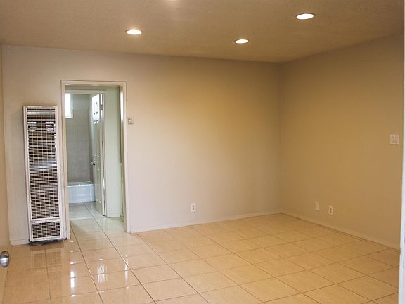2nd image of 9222 S Budlong Ave APT 6