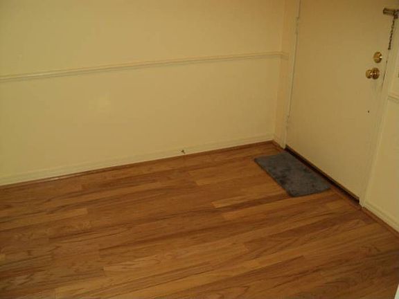 Foyer w/ wood floors