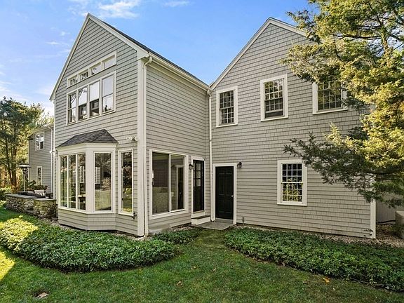 5th image of 221 Standish St