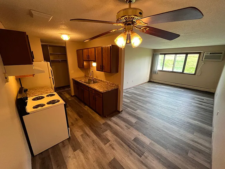 Oakridge Apartments — Photo 29