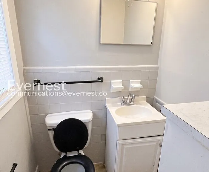 224 13th Ave NE — Photo 16