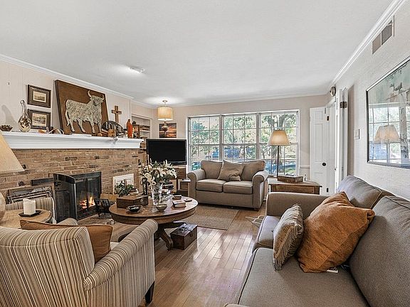 5th image of 755 James Dr