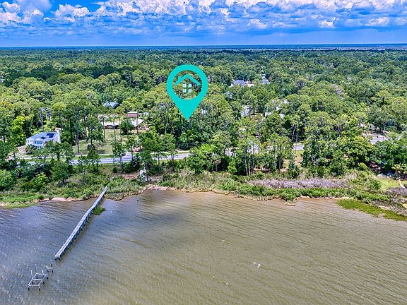 3rd image of 104 Bay Colony Way