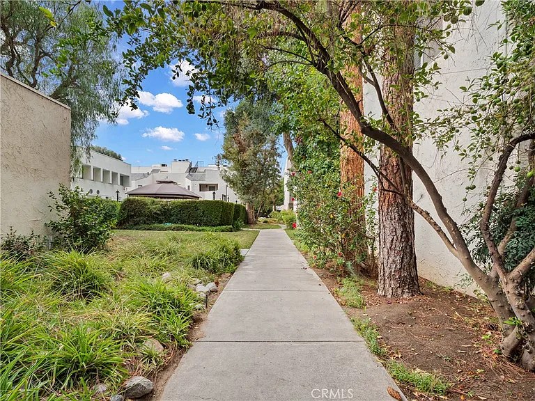 18411 Hatteras St #138 — Photo 32