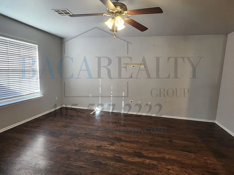 823 Monarch Way — Photo 3