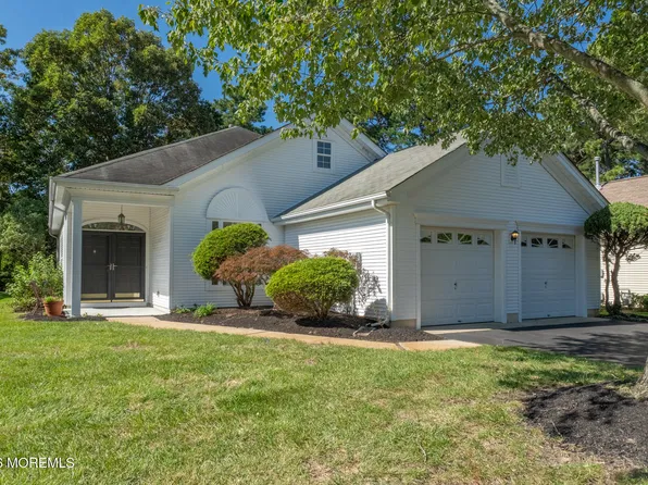 50 Summerwinds Drive, Lakewood, NJ 08701