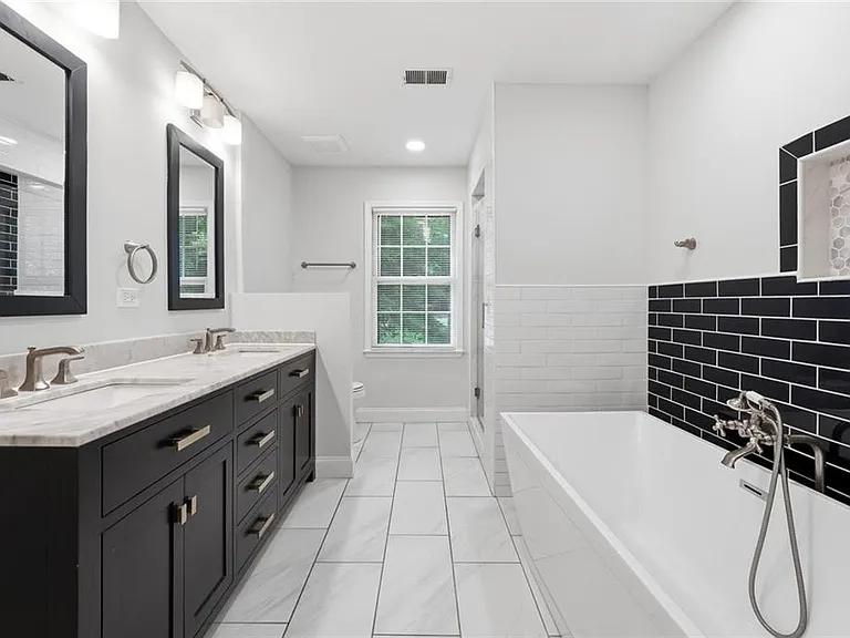 3731 Dunwoody Club Dr — Photo 14