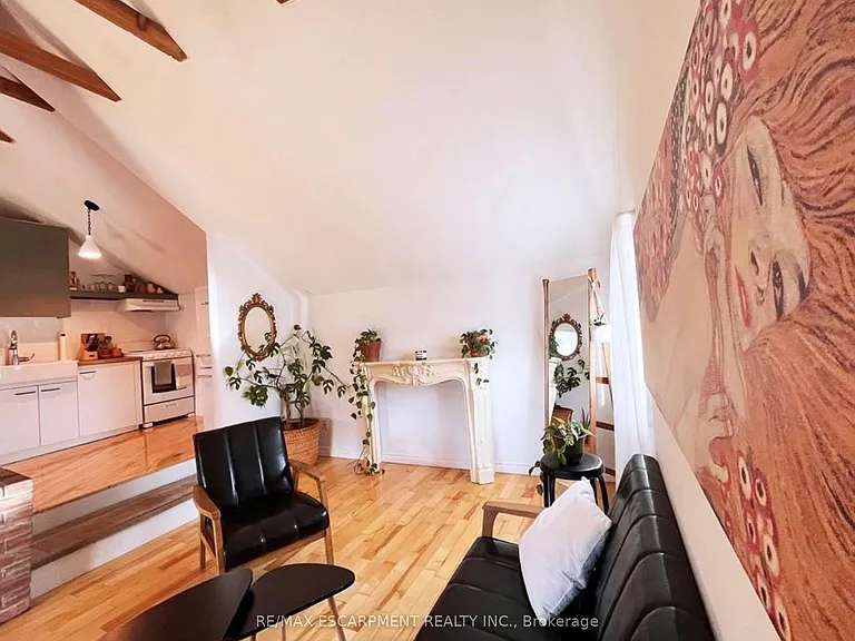 32 Rodman St #UPPER — Photo 3