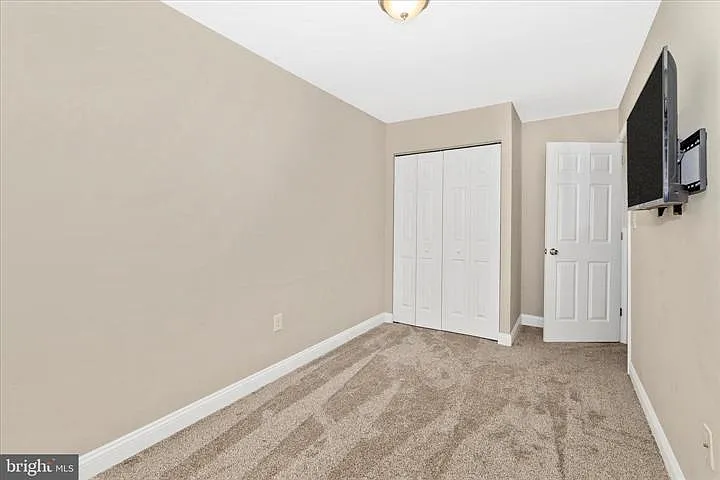 557 Lancaster Pl — Photo 1
