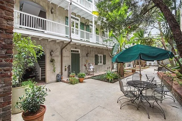 910 Chartres St #3B — Photo 22