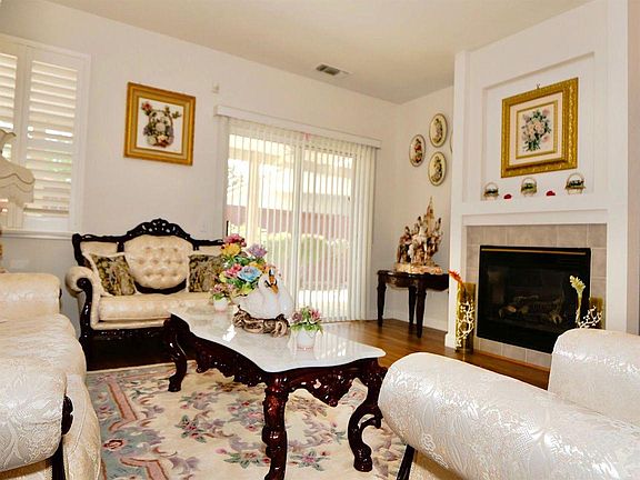 3rd image of 260 Aruba Cir