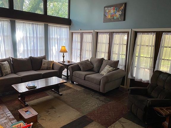 5th image of 503 S Saint Valerie St
