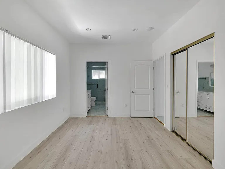 634 E Valencia Ave — Photo 15
