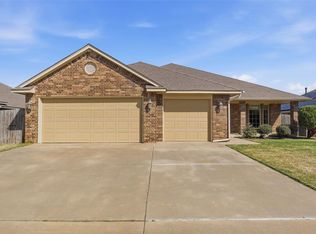 11221 NW 104th St, Yukon, OK 73099