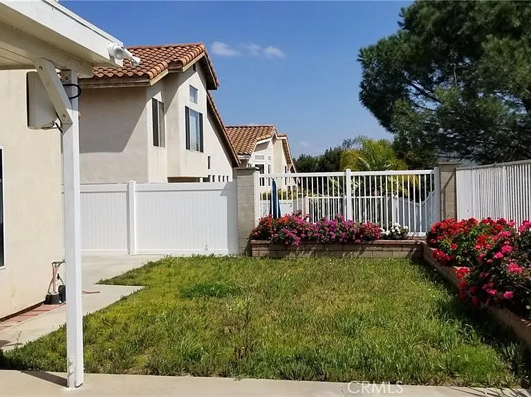 424 Dylan Dr — Photo 22