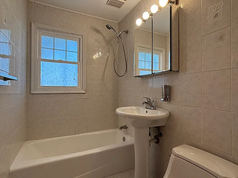 68 Seymour Ave — Photo 7