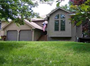 1205 W Country Club Dr, Angola, IN 46703