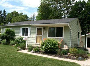 736 Devonshire Blvd, Brighton, MI 48116