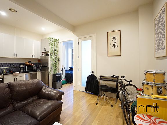 4th image of 163 Graham Ave #1L