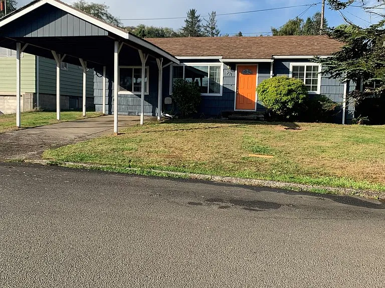 921 Alameda Ave — Photo 1