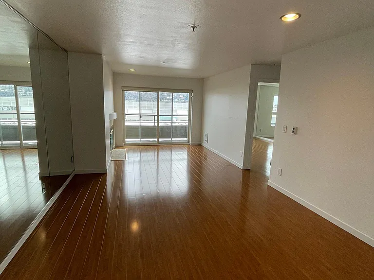 1504 Aurora Ave N #307 — Photo 2