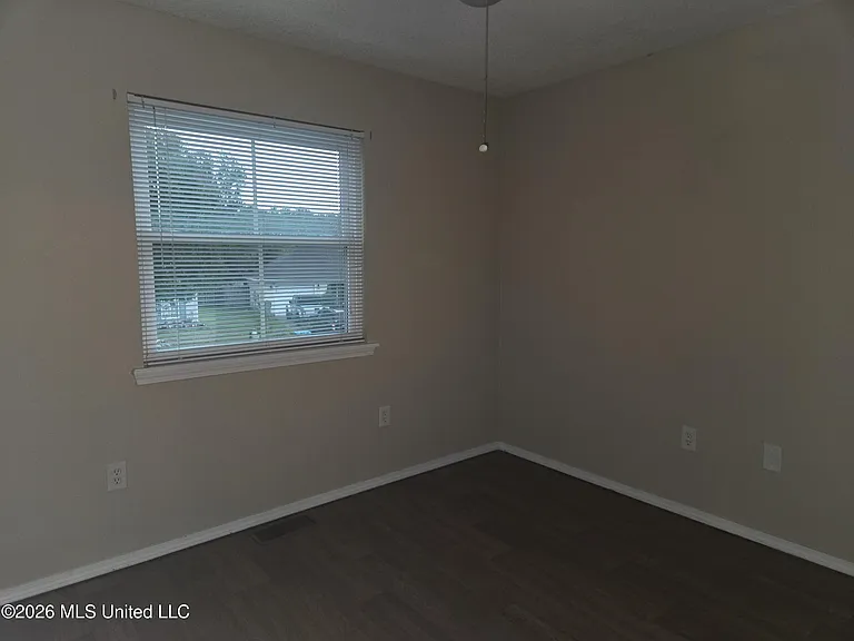 13488 Addison Ave — Photo 6