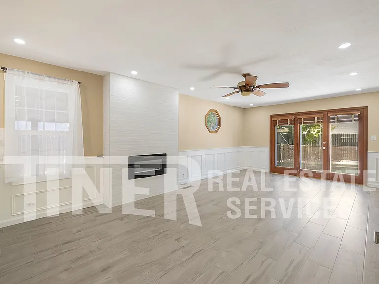 1721 Oakwood Dr — Photo 13