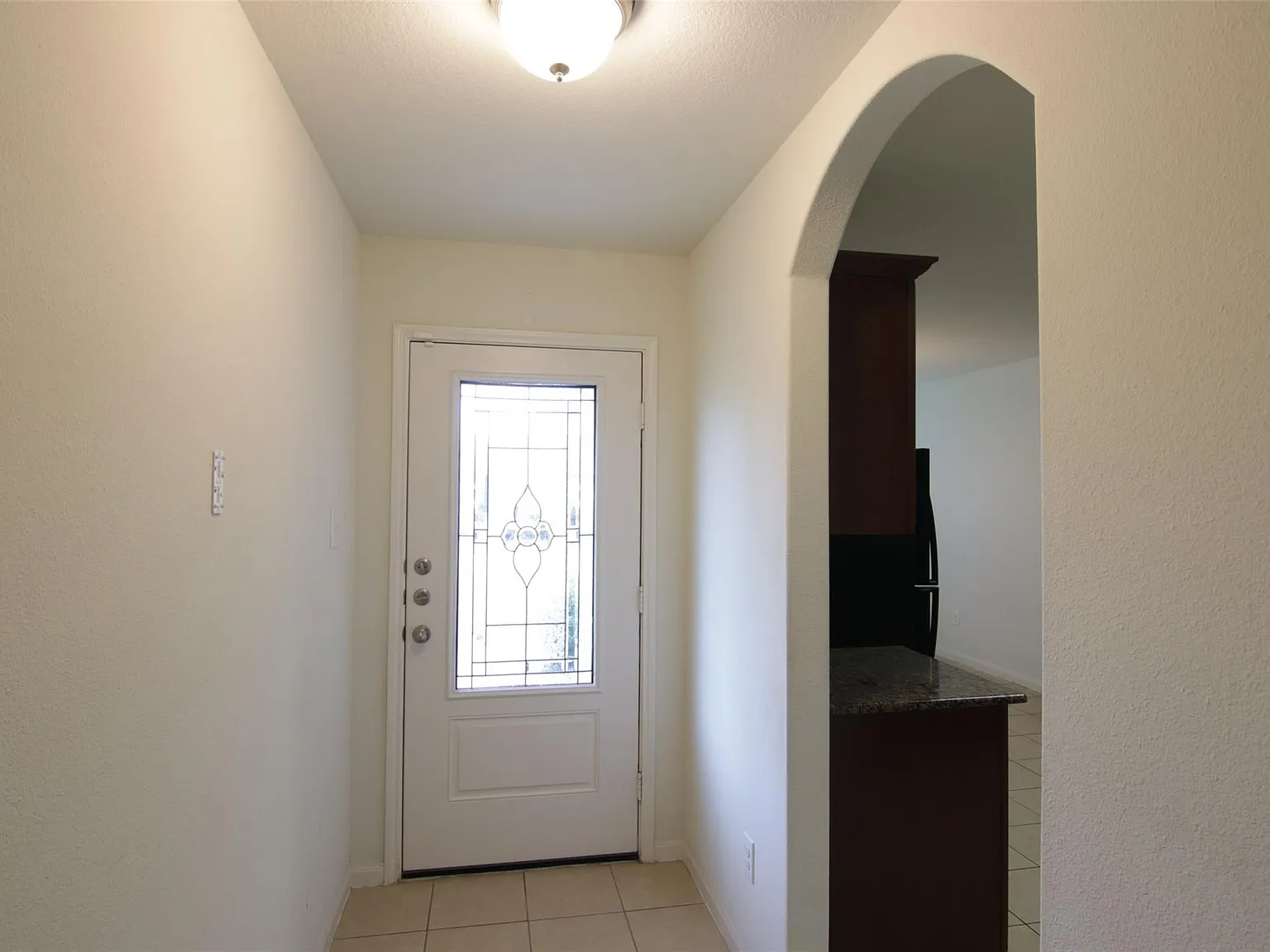 3 bed, 2.0 bath, 1894 sqft, $1,950 — Photo 3