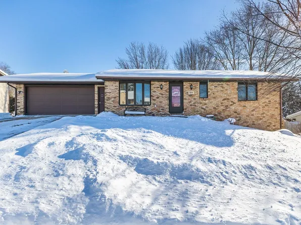 834 Council Hill Dr, Dubuque, IA 52003