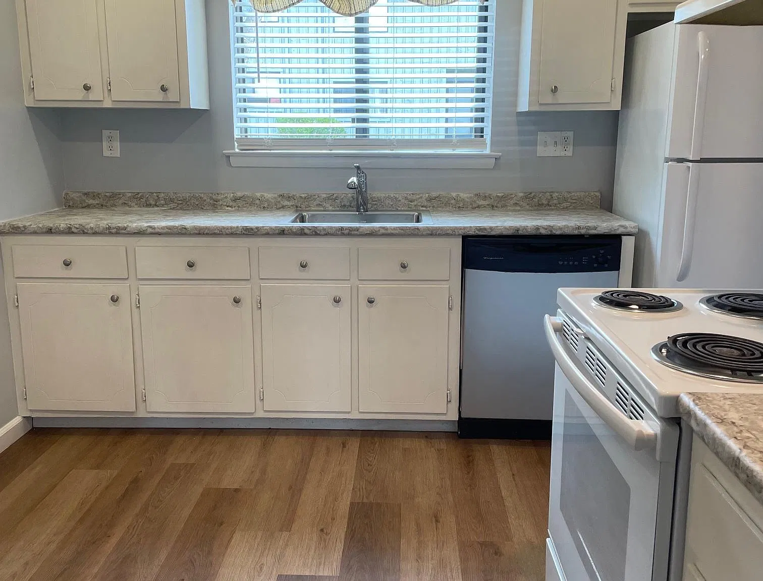 22 Webster Ct — Photo 3