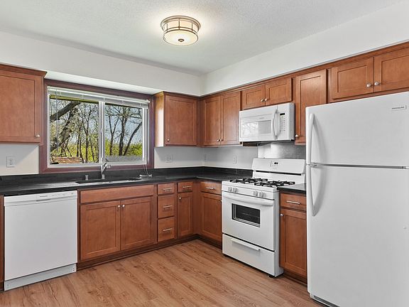 5th image of 2407 Hampshire Ave S #203