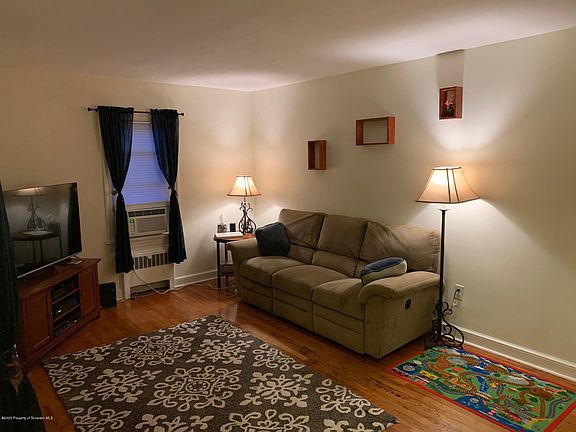 5th image of 833 Brook St