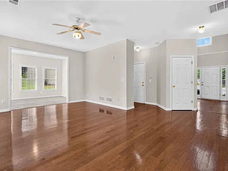 2311 Ravinia Ct NE — Photo 7