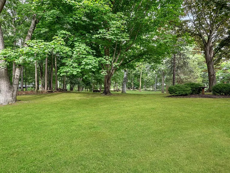 19 Peconic Ave — Photo 36