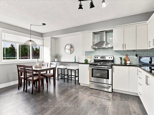 1522 King St E #403, Kitchener, ON N2G 2P1