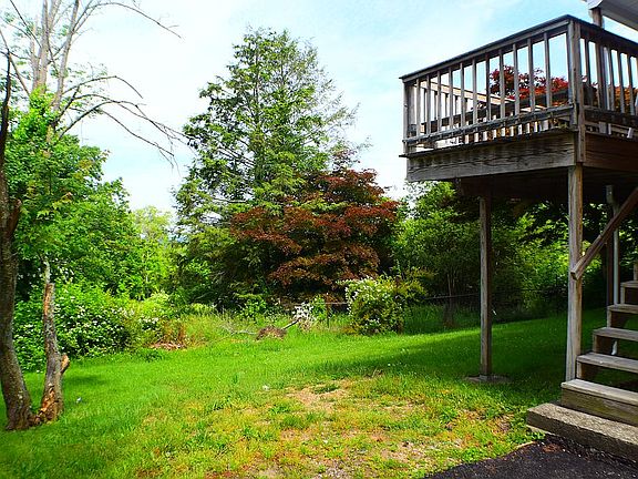 3rd image of 16 Hilltop Dr