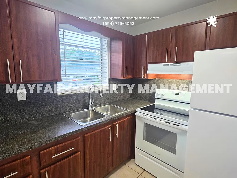 5621 SW 36th Ct #206 — Photo 2