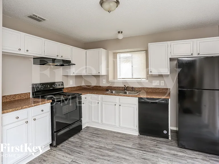 1269 Roan Dr — Photo 6