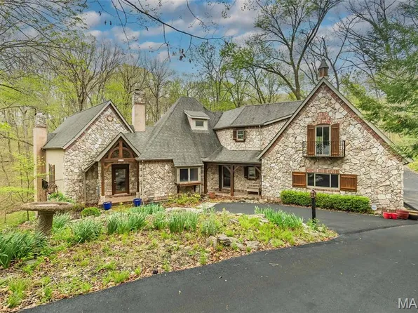 832 Stone Bridge Springs Dr, Chesterfield, MO 63005