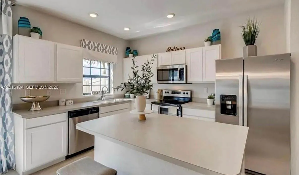 Regal Palm Subdivision — Photo 3